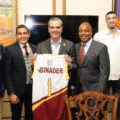 Abinader recibe representantes de Los Truenos del Distrito, campeones de la LND